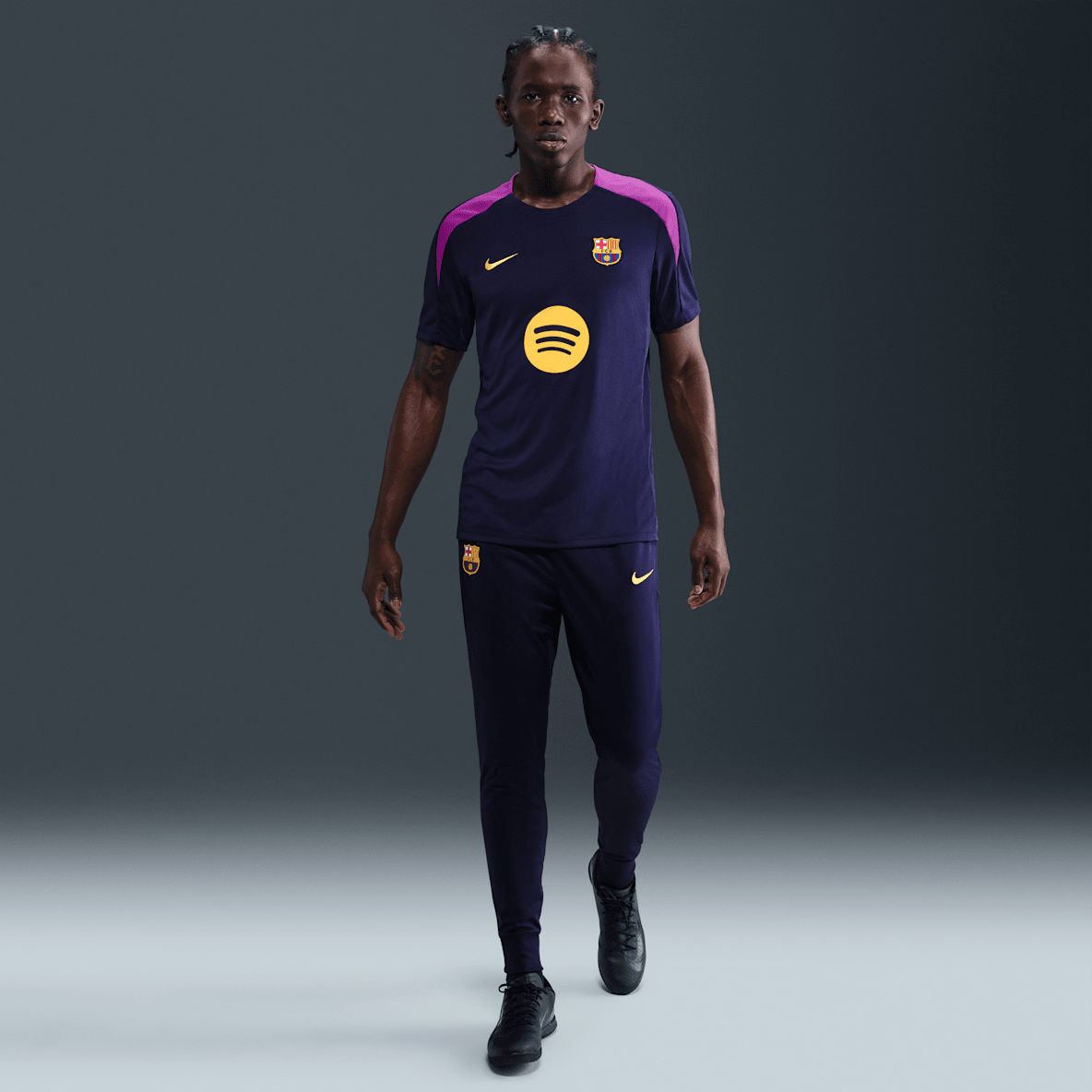 ♢﻿新品♢﻿FC Barcelona Nike 長袖シャツ Mサイズ Nike FC Barcelona 2024-25 Men's Long Sleeve Home Stadium Jersey